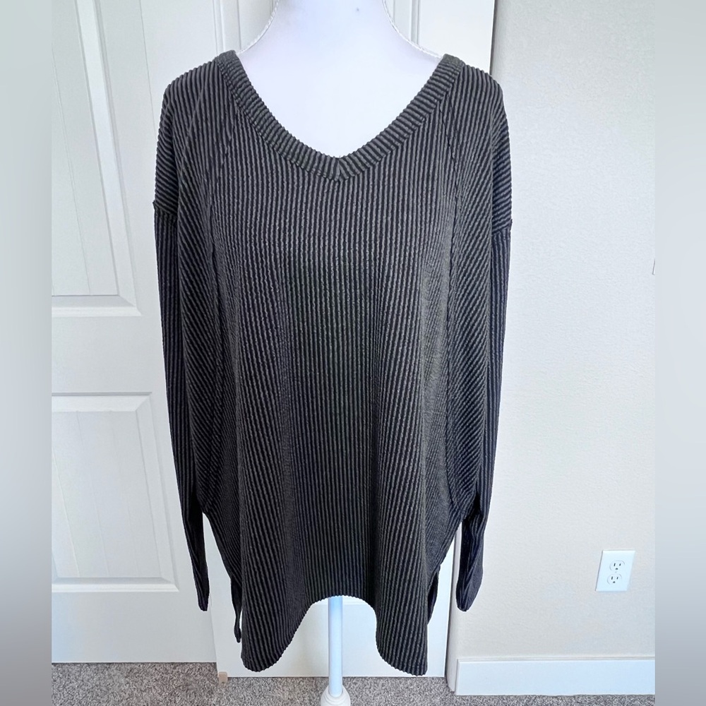 ANDREE BY UNIT Charcoal Ribbed Knit Oversized Comfy Top Sz Small NWT